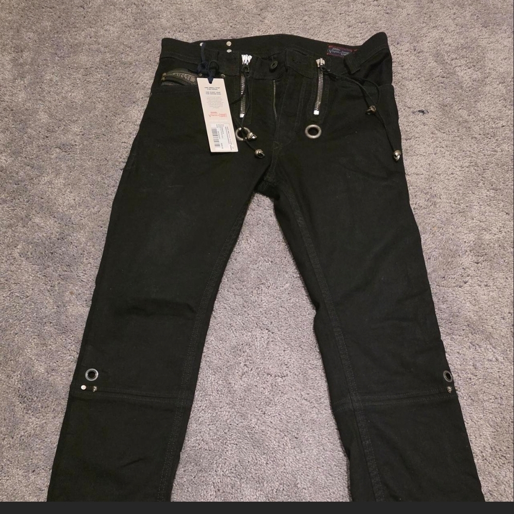 Slim Straight Men's Black Jeans with Ring & Zip Accents